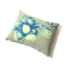 Load image into Gallery viewer, ARTWORK x FROILAN CALAYAG Bear Tea (Throw Pillow)
